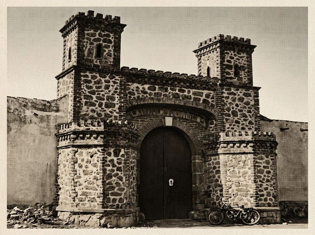 Vista exterior de la Exhacienda de Chautla con su arquitectura distintiva de ladrillo rojo